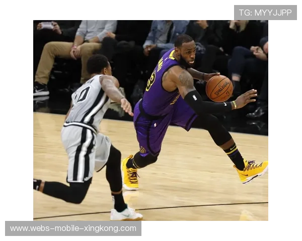 NBA球星投篮姿势离谱却全进,全场笑疯