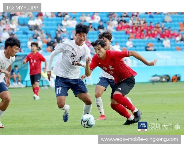 足球后卫飞身解围救队,解说热泪盈眶