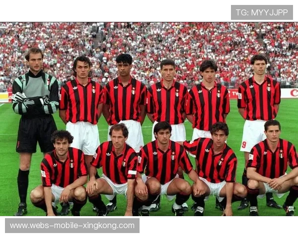 AC米兰前锋牵扯为队友创造空档：战术艺术在绿茵场上的真实演绎