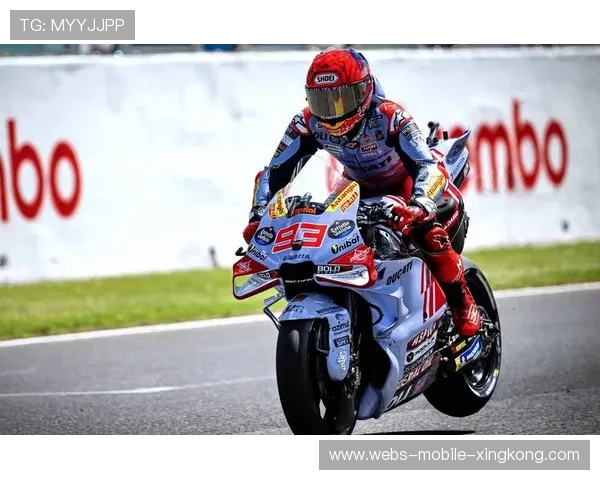 MotoGP赛场再度发生撞车事件,意外瞬间震撼全球引发热议