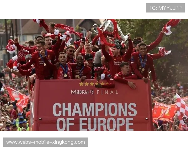 利物浦在边路展开多次冲击,对方防线压力陡增